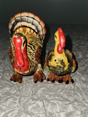 Source Unknown Ceramic Turkey Salt and Pepper Shakers - Red, Yellow, Brown